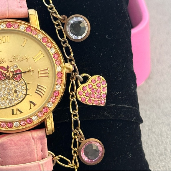 Sanrio Hello Kitty Watch with removable bracelet - Picture 7 of 9